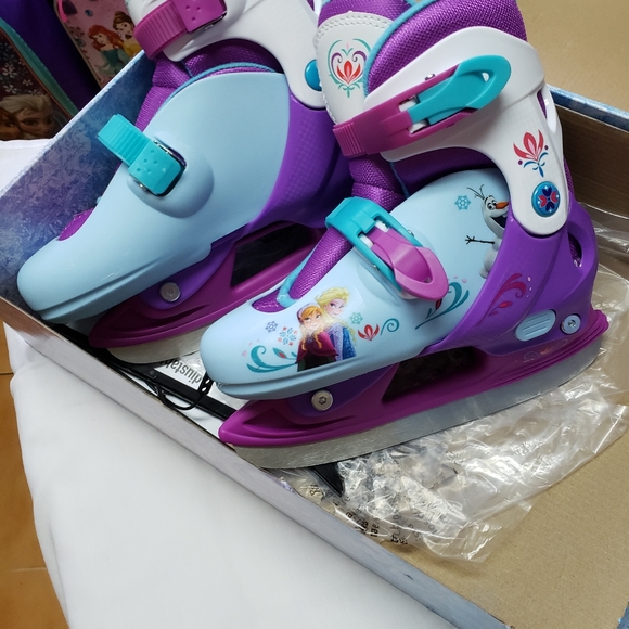 Girls skating shoes